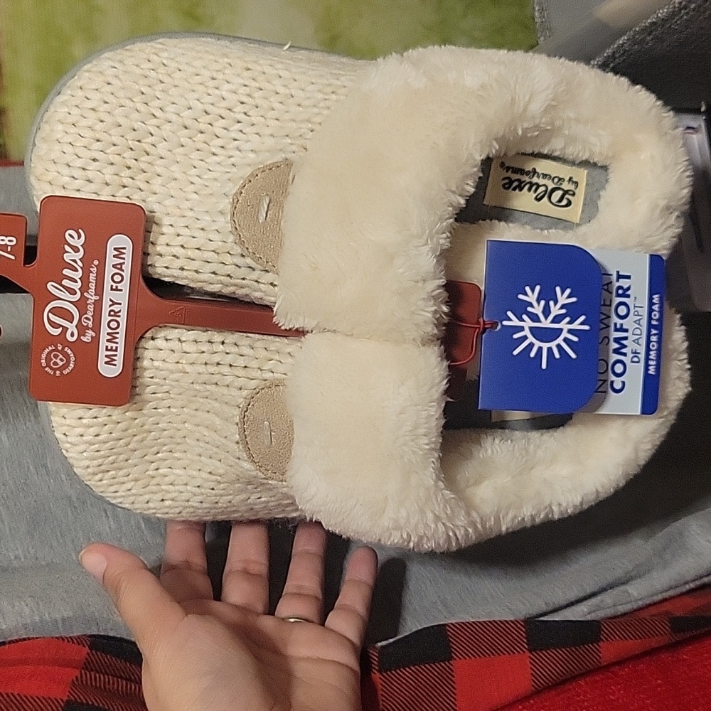 Dearfoams Sweater slippers. No Sweat Comfort